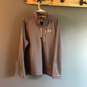 Large Under Armour Gray 1/4 zip cold gear pullover in excellent condition!